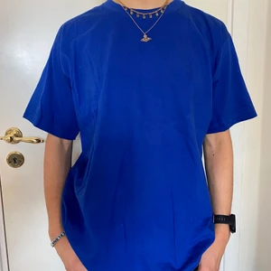 Blå t-shirt - En blå, vintage t-shirt utan några defekter, superbra skick😙