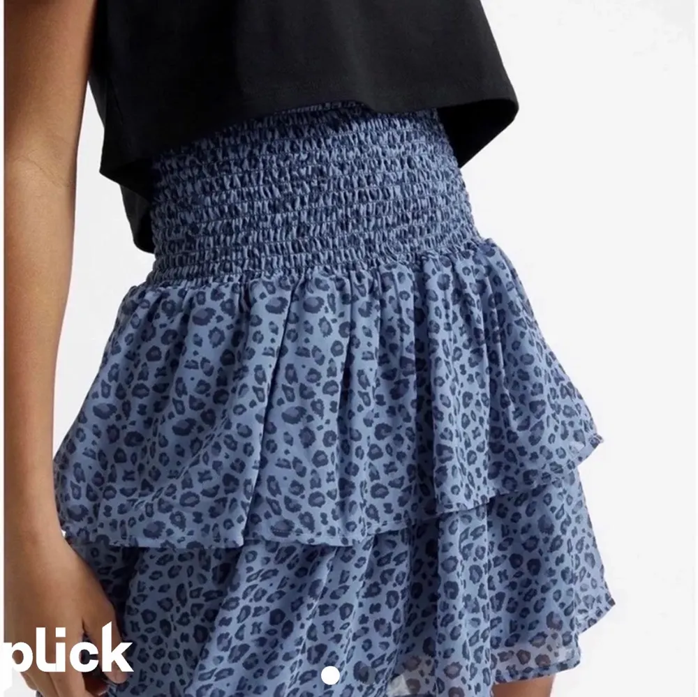 Super fin kjol ifrån Kappahl i storlek 158/164 men skulle säga att den sitter som en xs/s. Inga defeker. Köpare står för frakten, skriv ett meddelande om du har några frågor!❤️. Kjolar.