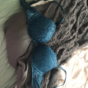 Victoria’ Secret bh - Köpt för 700-600kr tror jag, minns inte. Nytvättad. Använd, säljer för den är för liten 