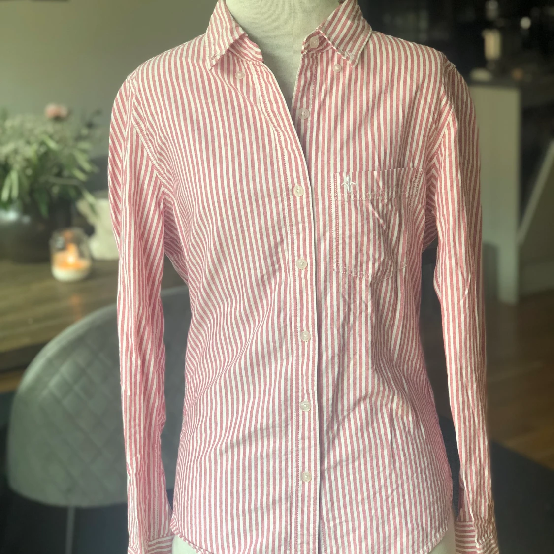 Randig rosa/röd skjorta