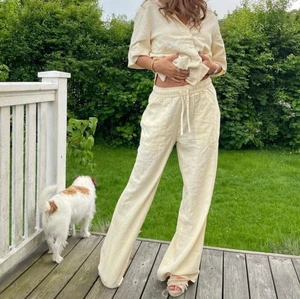 linnebyxor carlings - (lånad bild) superfina oanvända gul-aktiga linnebyxor från Carlings! 