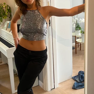 Glittertopp - Jättenajs glittertopp med öppen rygg 