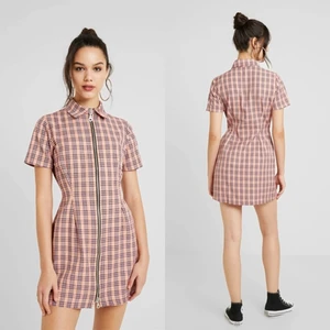 The Ragged priest klänning - Klänning från the ragged priest, är aldrig använd. Fin klänning som ger fina former. Kan skickas för fraktkostnad alternativ mötas om det är i Göteborg.