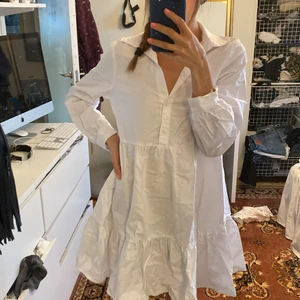 Klänning - Superfin Klänning från zara som endast är använd en gång, storlek Xs❤️