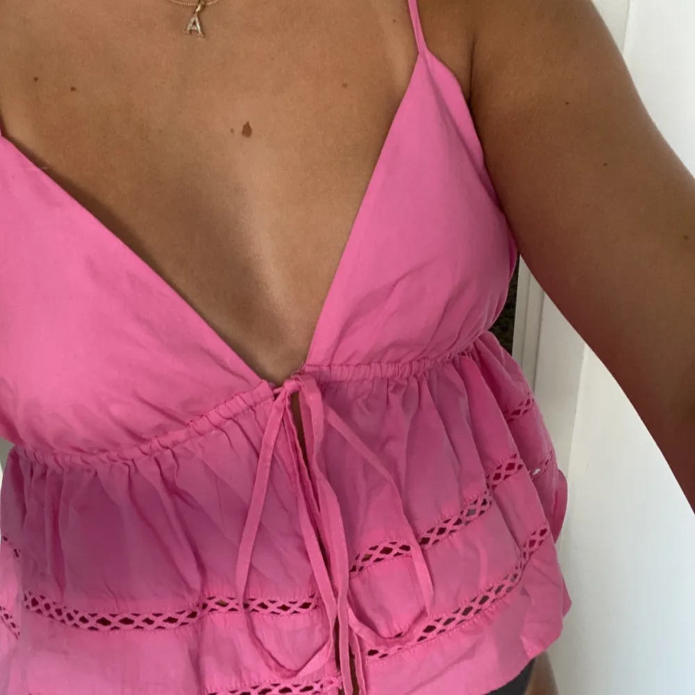 Jättefint rosa linne från Zara som aldrig blivit använt, stl S. 💕 Tror inte att det finns kvar på hemsidan.. Toppar.