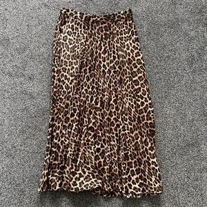 Långkjol, Zara - Fin leopardmönstrad långkjol från Zara. Slits vid sidan. Använd fåtal gånger.