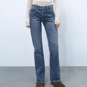 Zara jeans   - Jeans ifrån zara - mid waist. Supersnygga men har flera liknande 💖 