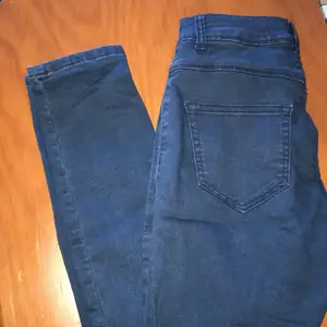 Aldrig använda! Dessa jeans är i ett stretchigt material!