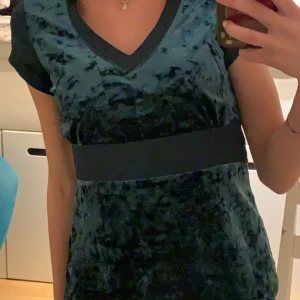 Topp - Så fin topp som går att styla upp till middag eller fest men även att ha till vardags