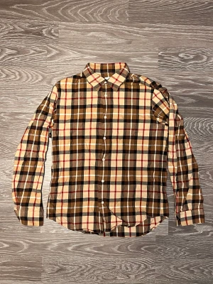 Sandro skjorta  - Använd och tvättad ett fåtal gånger, passar S/M, condition 9/10