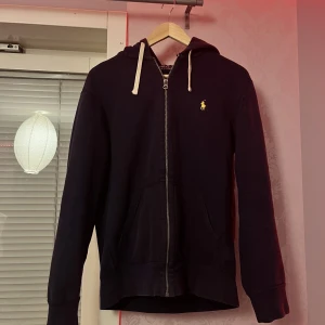 Polo Tröja - Polo Tröja i storlek M och i fint skick