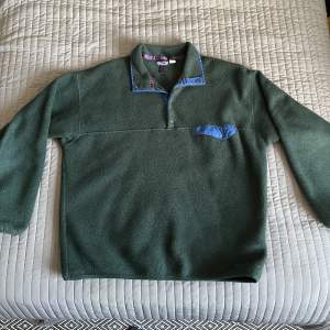 Vintage patagonia fleece Tagen tyder på att tröjan är från 80-talet. Made in Portugal. Väldigt bra skick inga skador alls. Skriv om ni har frågor. 