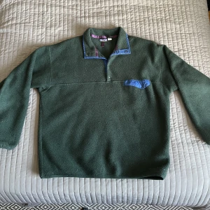 Vintage patagonia fleecetröja - Vintage patagonia fleece Tagen tyder på att tröjan är från 80-talet. Made in Portugal. Väldigt bra skick inga skador alls. Skriv om ni har frågor. 