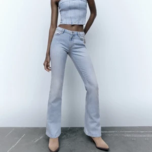 Lågmidjade jeans - Lågmidjade jeans från Zara. Köpta för 400kr. Säljs pågrund av att jag inte använder jeansen. 