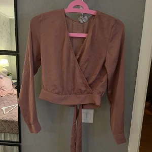 Topp - Knyte bak i svanken 