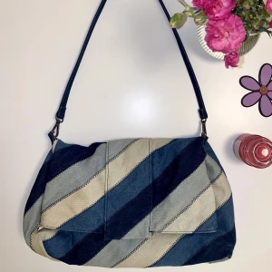 Väska - Säljer en väska från Zara. Får plats med massor i den:) köpare står för frakt💜