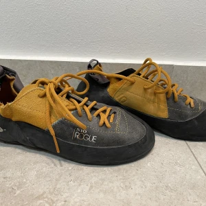 Klätterskor - Klätterskor i utmärkt skick (använda ca 3 ggr inomhus).  