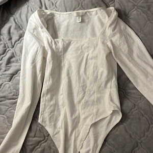 Body - En vit långärmad body i storlek XS 🤗