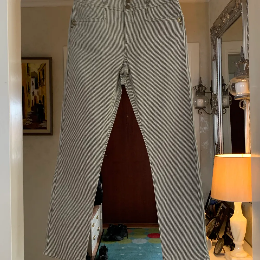 Strech jeans från Flash, st 42 Använd två gånger Längd 112cm. Jeans & Byxor.
