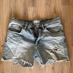 Jeansshorts - Jeansshorts från zara