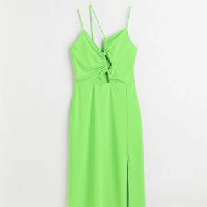 Neongrön klänning passar även xl