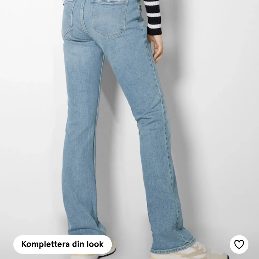 Säljer ett par helt nya lågmidjade jeans från bershka (prislappar kvar).Dom är i Storlek 38. Köpta för 359kr men vill sälja snabbt för 250kr. Jag bjuder på frakten. . Jeans & Byxor.