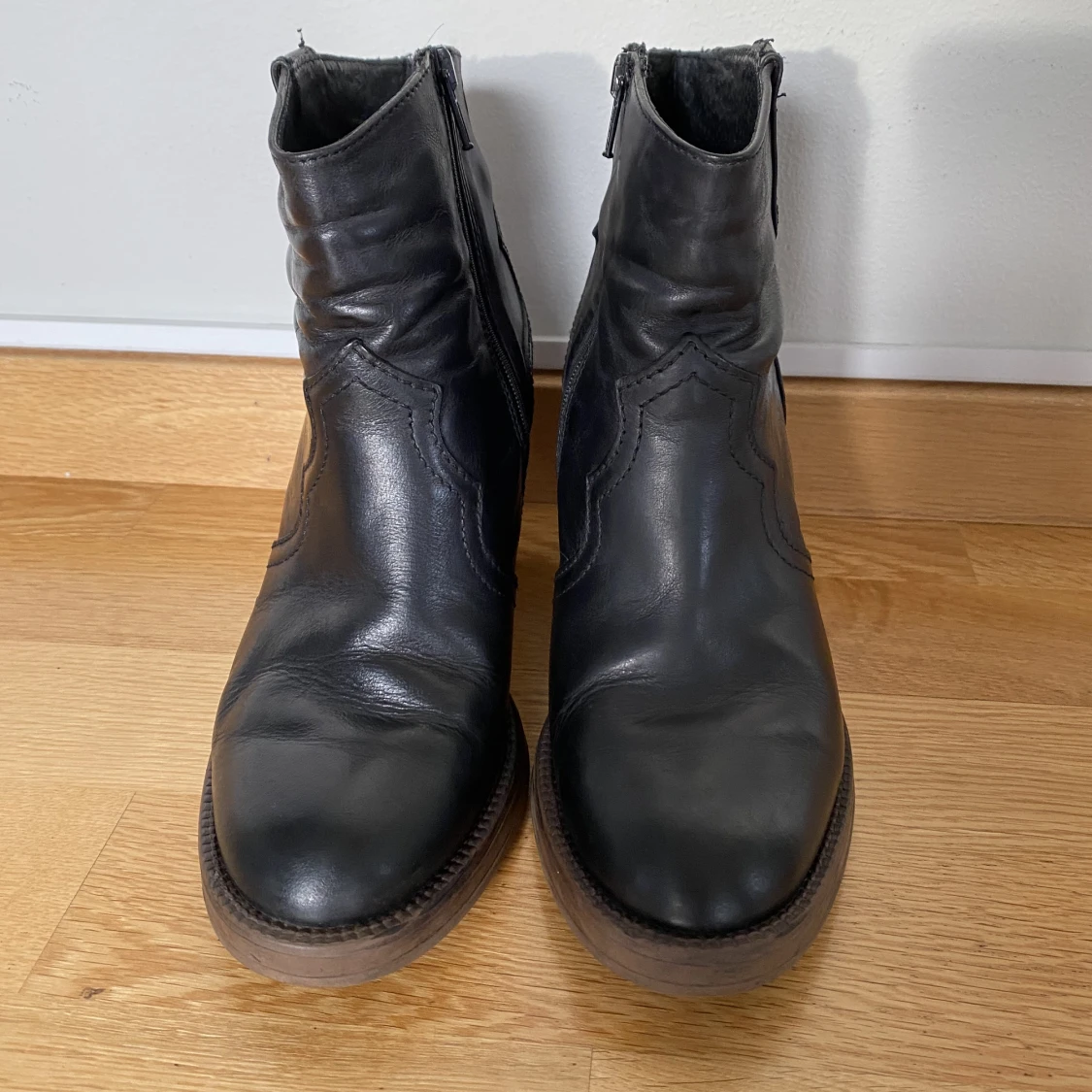 Svarta stövletter - 91