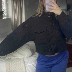 Kort jacka na-kd - Quiltad i kort Boxig modell, kostar över 300kr ny, aldrig använd endast testad! Passar Xs $ S, möjligtvis M