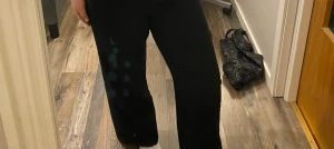 Kostymbyxa  - Säljer dessa kostymbyxor från pull and bear, super fina och oanvända! Dessa är också uppklippta så de skulle passa min längd som är 1.60