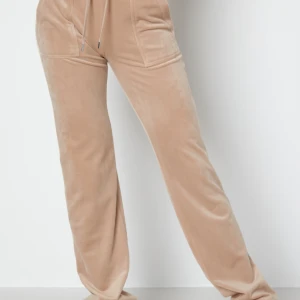 Juicy couture byxor - Säljer mina juicy couture byxor då dom är för stora för mig! Dom är i bra skick och sparsamt använda 💖