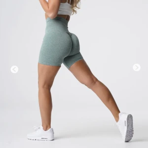 Nvgtn shorts - Färgen är som på bilden från hemsidan! Använda en gång endast.