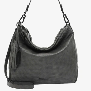 Suri frey väska  - Säljer min favoritväska, super söt och har massa fack. Får plats med mycket. Massa olika fack🥰 haft i ca 2 månader, nypris  819. Finns både ett kort och långt.