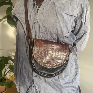 Väske - Søt skinnveske som kan justeres i lengden