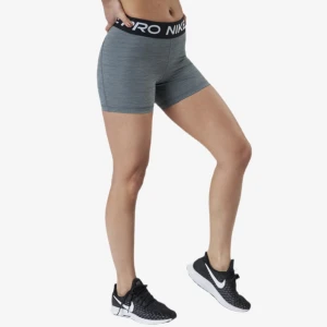 Nike pro Shorts - Nike pro tärningshorts i gott skick. Gråa och stretchiga i storlek M.