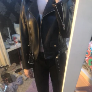 Skinn jacka - En skinnjacka som har bra skick. Knappt använt.🤍