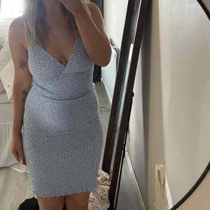 Ljusblå klänning i stretchigt material✨ köparen står för frakt 60kr 
