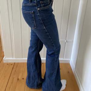 Lågmidjade bootcut jeans i perfekt skick! Stretchiga så passar många storlekar💘 Inga defekter! 