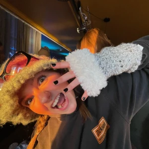 Handledsvärmare - Trendiga och coola handledsvärmare perfekta för AFTERSKI ⛷  Modell: Rufus Pris: 299 kr  Köp direkt på plick eller via vår Instagram⭐️ Instagram: unicrochet.uf Tiktok: unicrochetuf