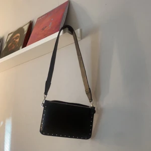 Carin Wester väska🖤 - Köpt på Åhléns, tror orginal priset var ca 350🖤 använd en gång.