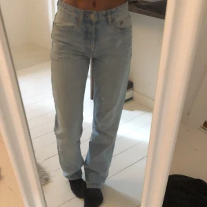 Mid rise jeans Zara - Säljer dessa så jag inte använder dem längre. 