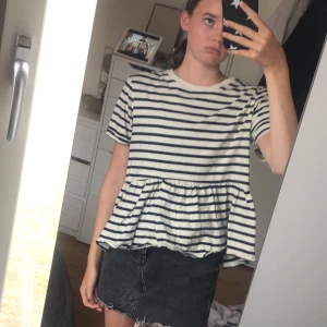 Tröja  - Säljer min älskade tröja från zara. Aldrig använd. Köpte den secondhand! Frakt tillkommer på 29kr