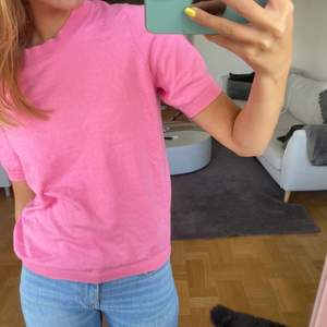 Fin rosa tröja med korta ärmar💓