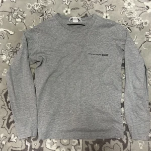Comme des garcons shirt (long sleeve) - Köpt för 1000kr är dock för liten  Passar både på tjejer o killar