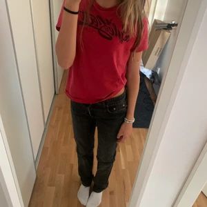 Jeans  - Superfina jeans som tyvär inte kommer till användning. Köparen står för frakten💛