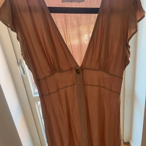 Söt klänning  - Fin klänning från NA-KD i gammalrosa färg. Stl 36. Superfint skick 