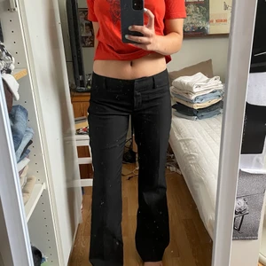 Lågmidjade kostymbyxor  - NY ANNONS UTE!!! Var tvungen att göra en ny annons pga en oseriös köpare🤍samma som gäller på den nya. Förlåt för besväret🫶🏼