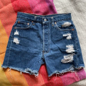 Levi’s shorts - Shorts från Levis i storlek 30,32. För små för mig så kan ej skicka bild på. Men som nya, använda en gång. Jag står för frakten 📦  Betalning sker enbart via swish 