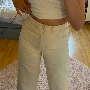Beiga jeans  - Säljer pga för små på mig