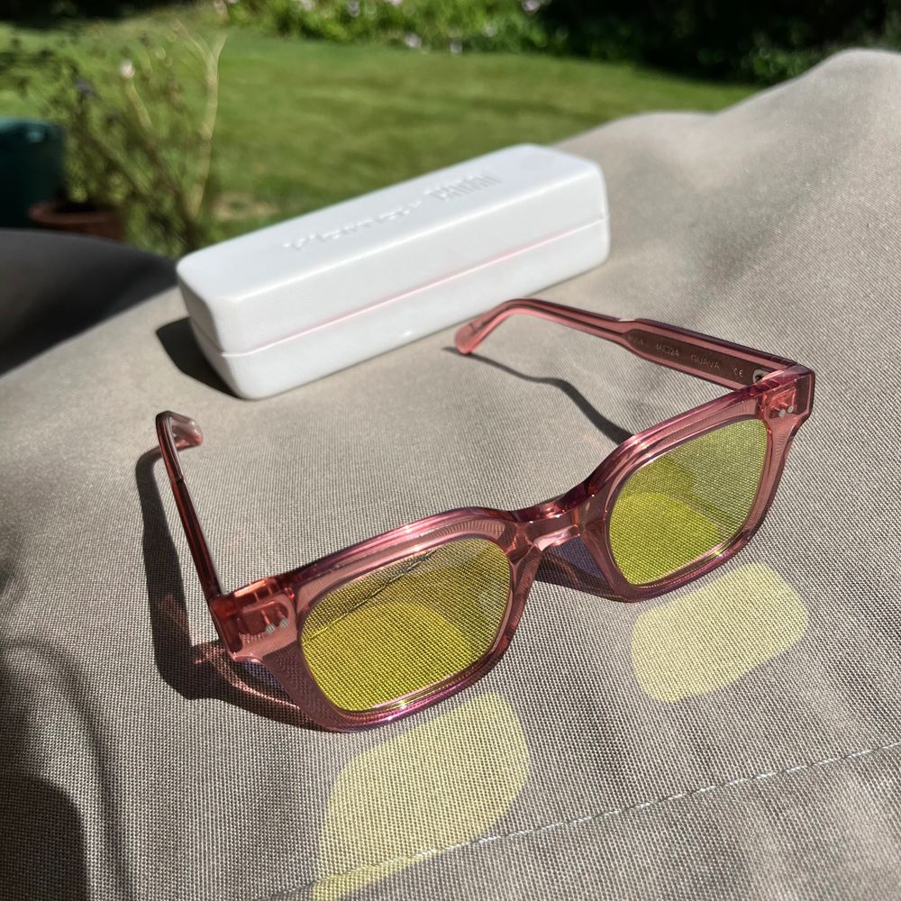 Säljer mina solglasögon från chimi eyewear 💕 de är från förra årets kollektion och är slutsålda! Modellen heter 004 guava mirror . Accessoarer.