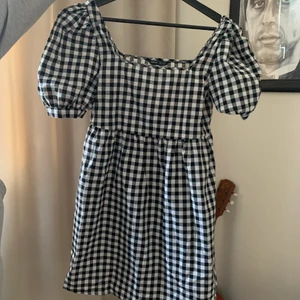 Klänning  - Jätte söt klänning. Knappt använd. 